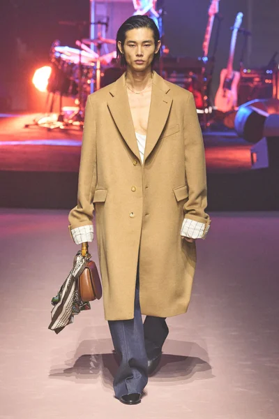 Look 4